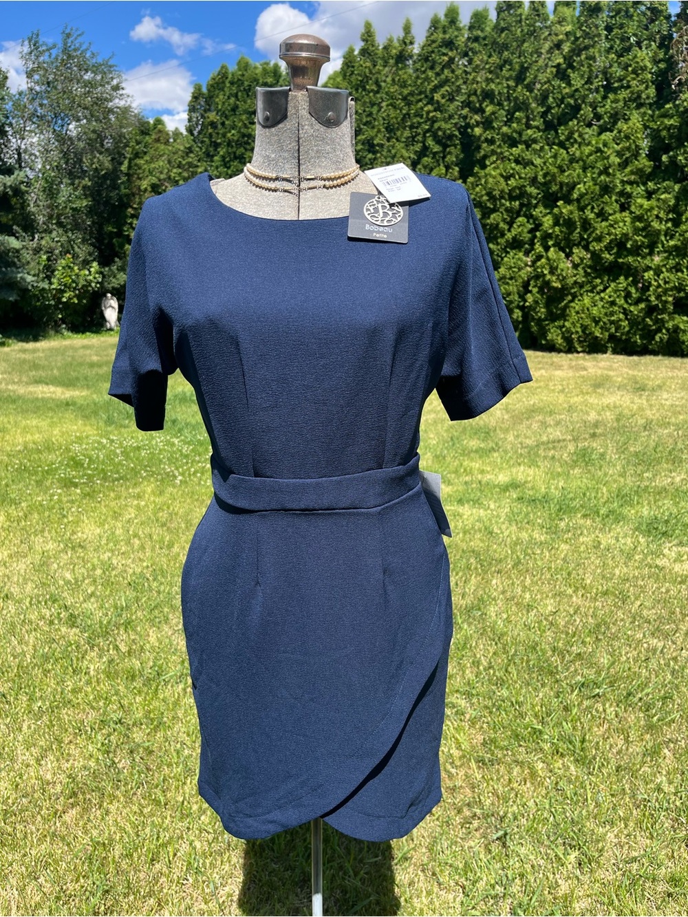 Classic Navy Short-Sleeve Sheath Dress with Waist band
